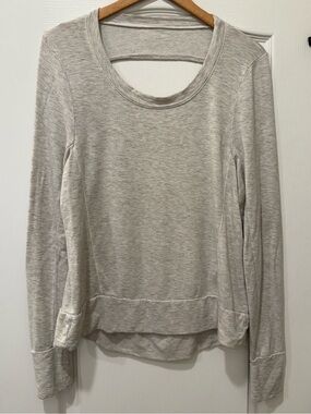 good hYOUman Light Gray Scoop Neck Long-Sleeve Cut-Out Top